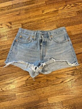 Levi’s 501 Light Blue Denim Frayed Hem Women’s Shorts